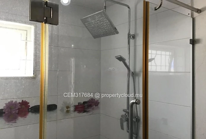Spacieuse Maison Familiale à Vendre – Beau Vallon, Mahébourg 
