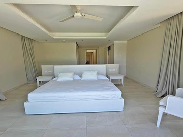 5 Bedroom Villa