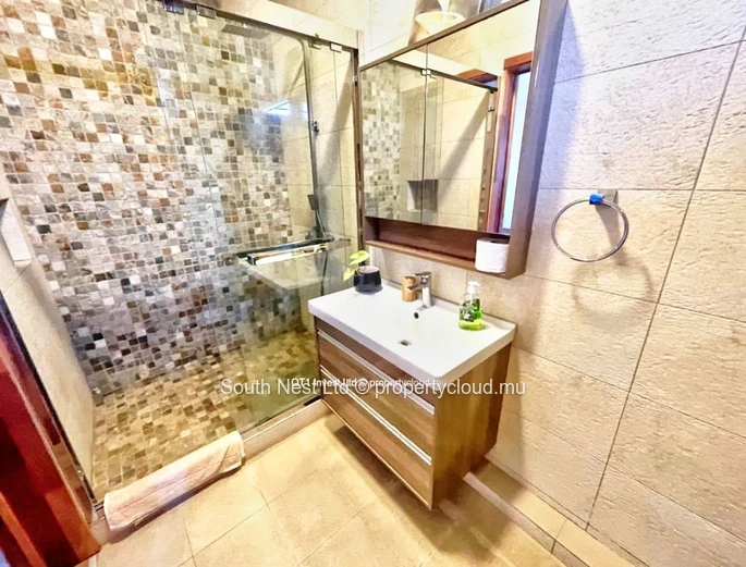 Magnifique villa contemporaine à Pereybere, avec quatre chambres avec salle de bains privative, des espaces de vie él...