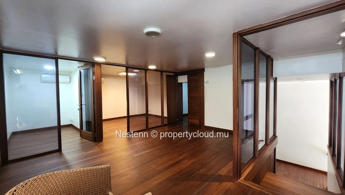 Espace bureau de 175 m² clé en main 