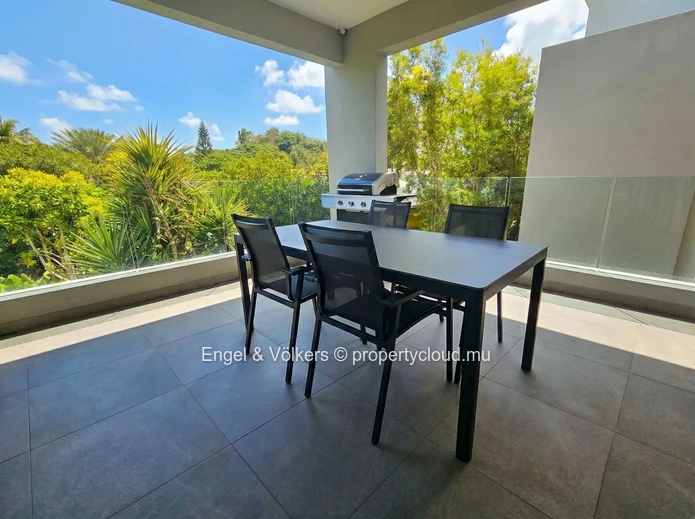 Modern 2-Bedroom Apartment in Beachfront Complex