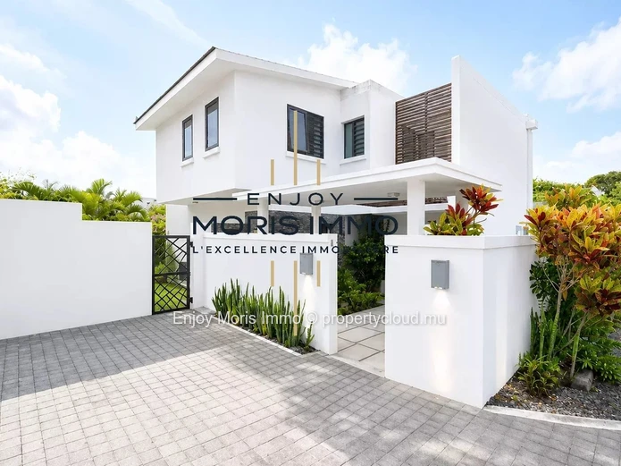Villa with pool for rent in Trou aux Biches – Mauritius | 222 m² | 4 bedrooms | 3-minute walk from the beach