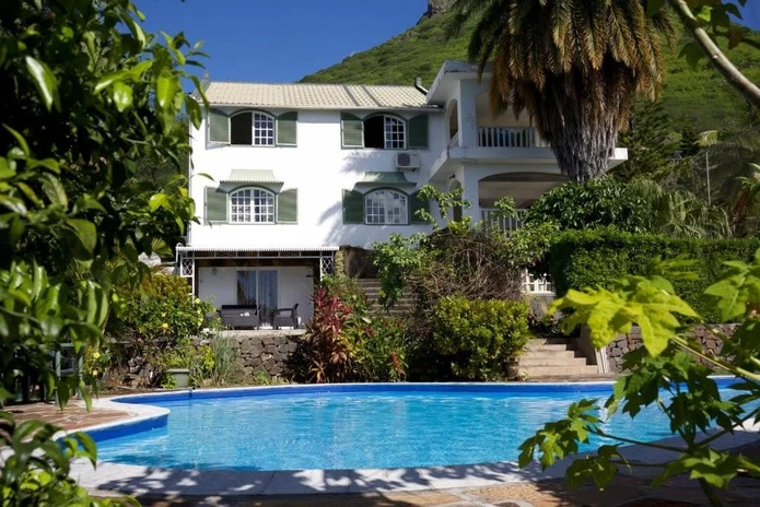 Estate Villa with Airbnb Guest Suites, Squash Courts & Sea Views - For sale - Tamarin