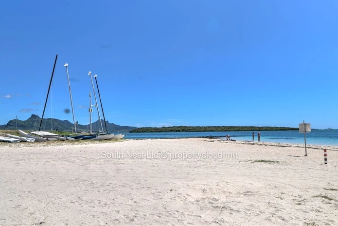 3 bed beachside apartment