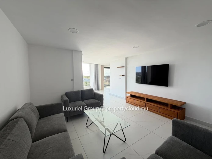 Beautiful Penthouse For Rent In Grand Baie – Stunning Views & Private Rooftop Pool