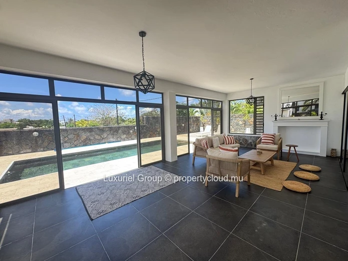 Belle propriété de prestige sur grand terrain a vendre à Grand Baie