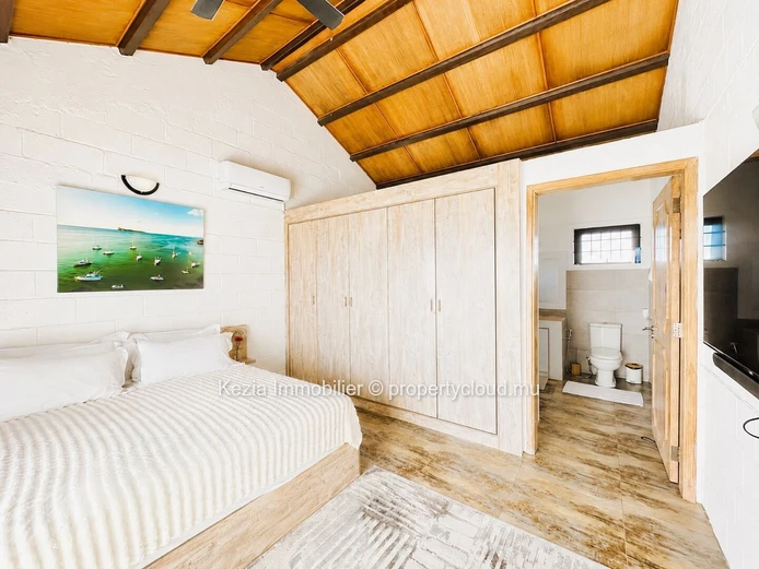 Contemporary Villa With Generous Volumes, Hidden From View