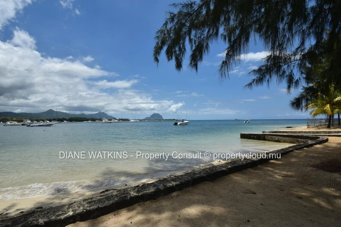 Beachfront Ground-Floor Apartment