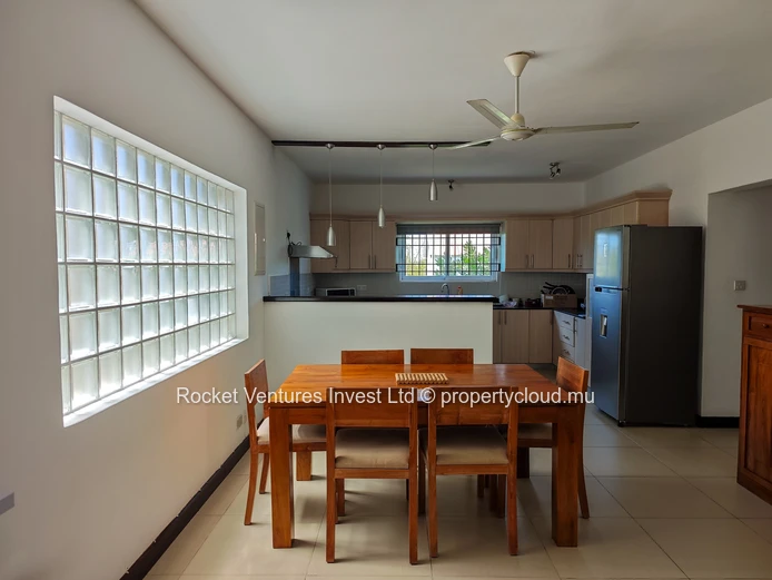 Appartement à Louer – 3 Chambres, Premier Étage