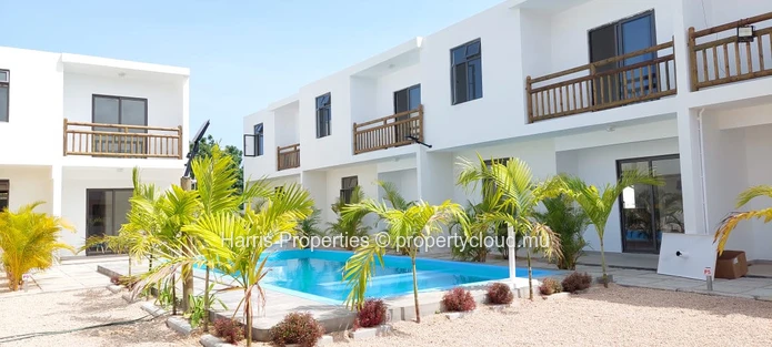 Nouveau duplex moderne à louer dans une résidence sécurisée avec piscine partagée à Pereybère