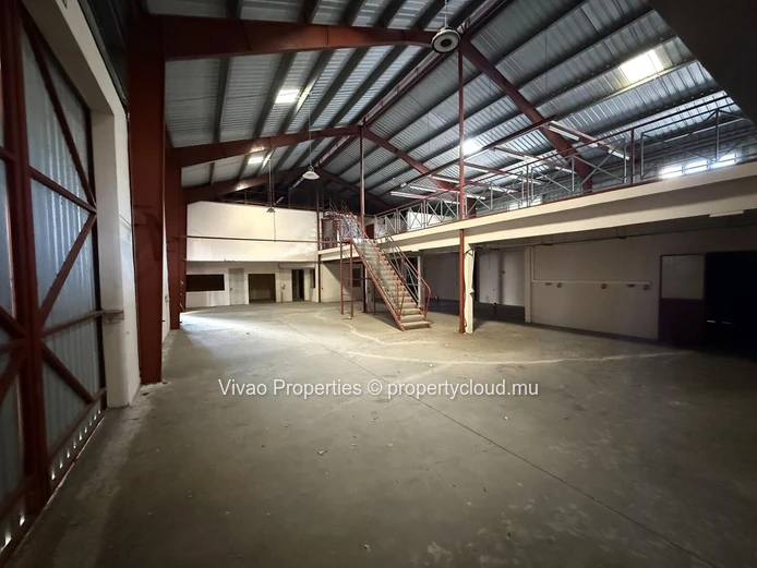Entrepôt industriel à vendre à Pailles, superficie de 1580m²  sur un terrain de 2533m² avec option d'aménagement supp...