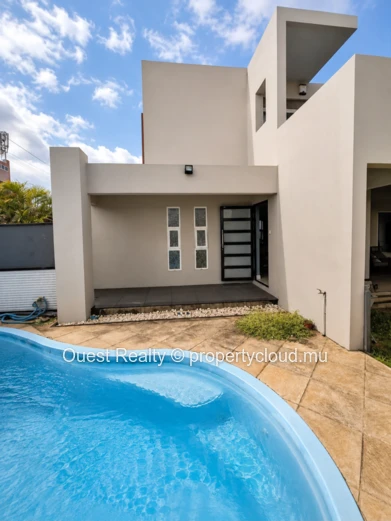 Villa 3 Chambres avec Piscine Privée & Jardin – Albion