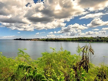 Seafront villa with outbuilding and office space 