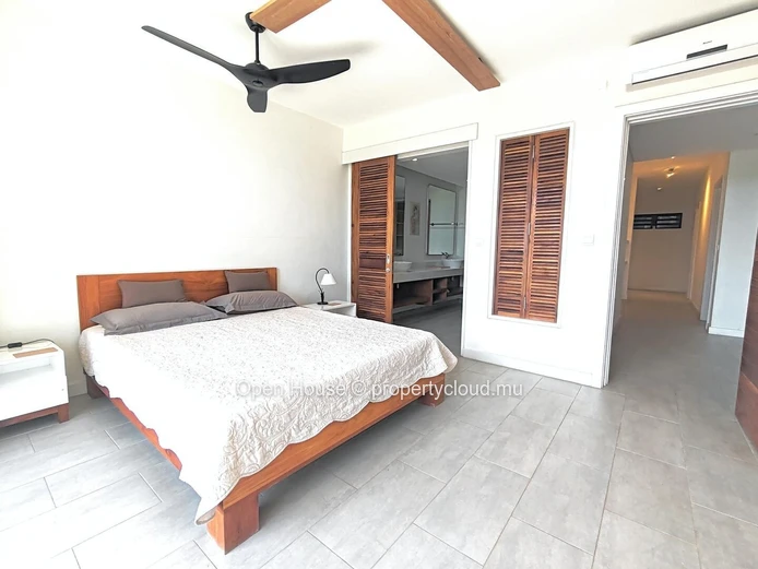 Luxurious Townhouse/Duplex in Tamarin with Communal Pool & Mountain Views - 3 Beds, Office, Fully Furnished, Rs 44M