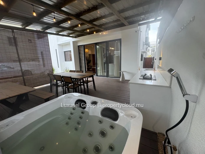 Villa contemporaine avec jacuzzi à Trou aux Biches