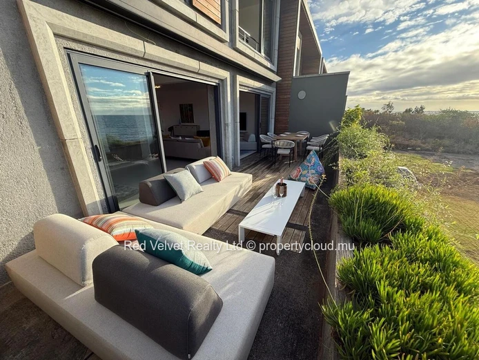 Penthouse meublé en front de mer avec vue sur l'océan à vendre — Flic en Flac