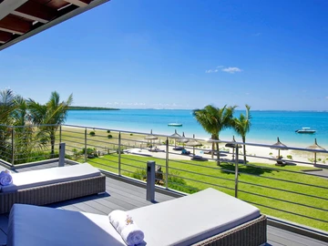 Penthouse with a panoramic view of the turquoise lagoon