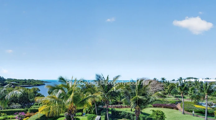 Maison de ville de 4 chambres avec piscine privée à vendre à Azuri Ocean & Golf Village, Île Maurice (Mandat exclusif)