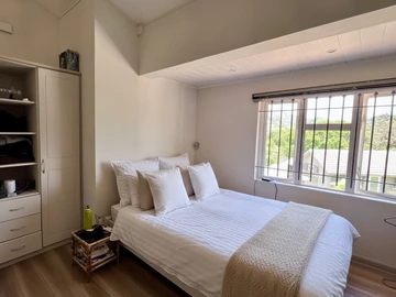 6 Bedroom House