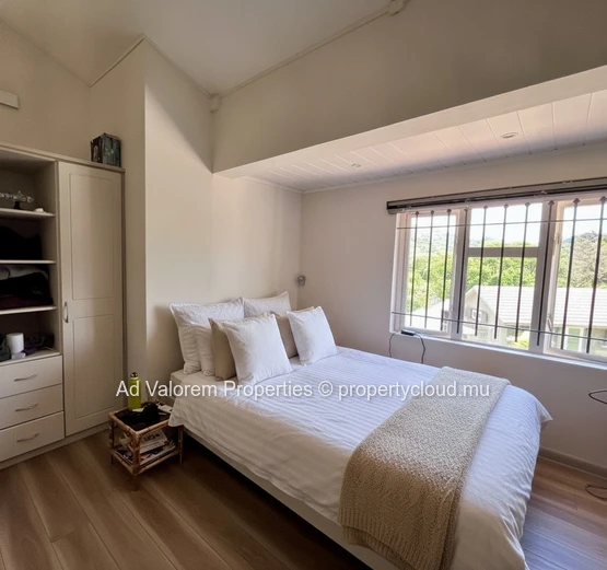 À vendre – Maison familiale avec piscine et écrin de verdure à Moka