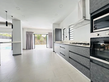 4 Bedroom Villa