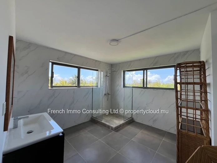 Penthouse de 3 chambres avec roof top privatif, accessible aux etrangers a Bain Boeuf
