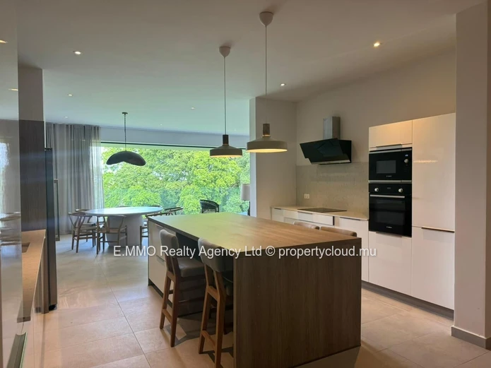 Luxury Spacious 4-Bedroom, 4-Bathroom Apartment with Panoramic Views – 262 sqm – Belle Vue Living