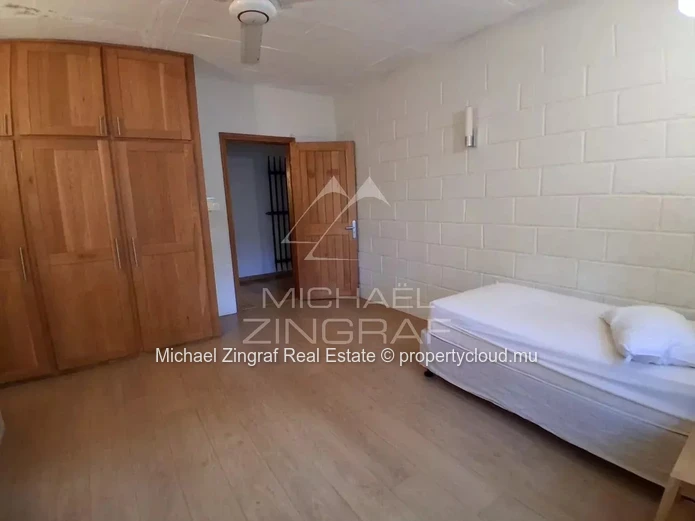 Spacious Family Villa with Pool in Pereybere