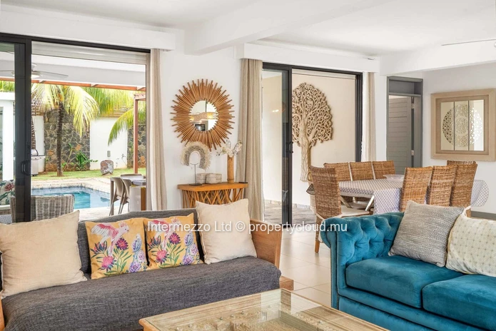 Élégante Villa avec Piscine, Jardin et Terrasse Couverte à Pereybere – Résidence Privée Sécurisée (RES)