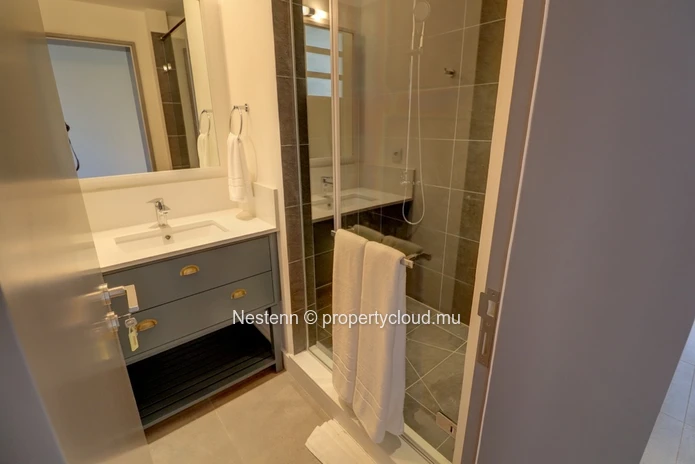 3-bed apartment with sea view in a secured residence with shared pool 