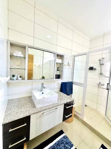 Flic en Flac superbe appartement 3 chambres avec piscine, ascenseur et belle terrasses