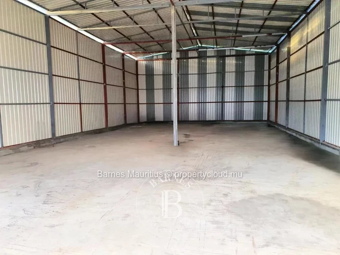 FLACQ – Versatile warehouse – 250 sqm