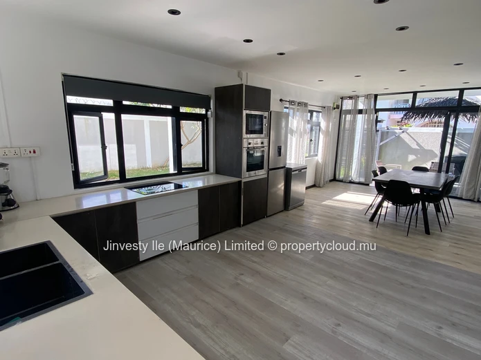 JINVESTY MAURITIUS : RENT 3 BR House Mont Choisy beach on walk... 69000