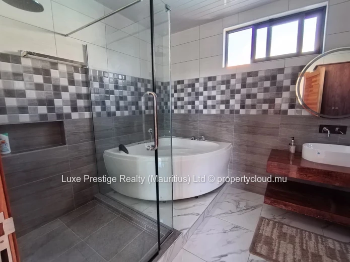 Premium 3-Bedroom All-Ensuite Villa with Private Pool, Rooftop Terraces & Study Area | Grand Baie, Chemin Vingt Pieds