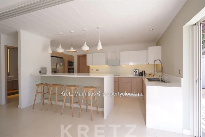 Contemporary villa with pool and jacuzzi in the heart of Grand Baie