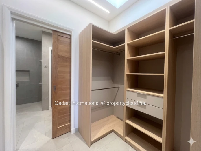 Appartement 3 Chambres à Louer à Belle Vue – Résidence Sécurisée, Jardin Privatif, Vue Montagnes