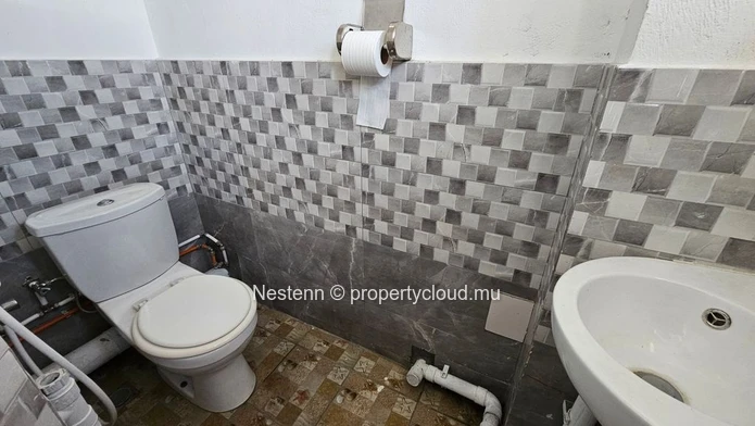 Ideally located commercial space in the center o
