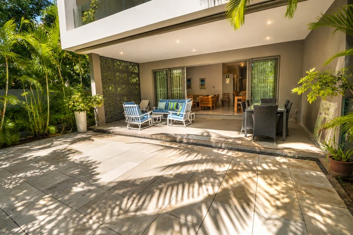 3 bed beachside apartment