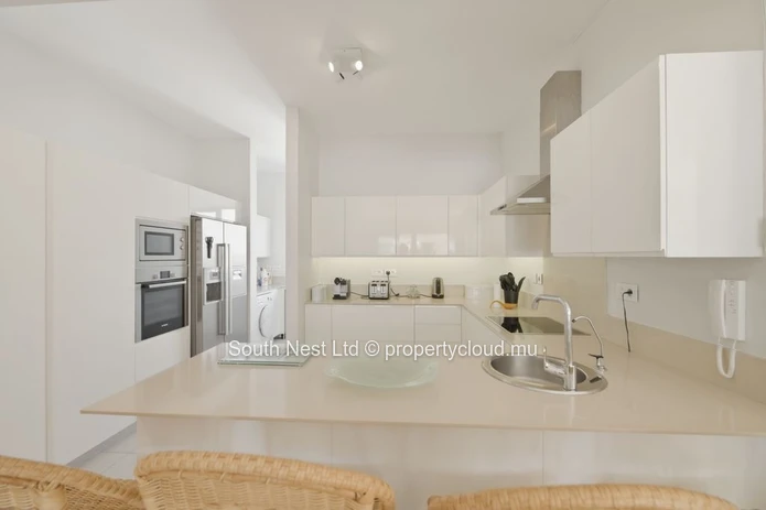 Penthouse de Luxe avec Accès Privé à la Baie de Merville
