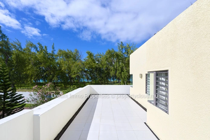 Top Investor Deal! 3 Villas With Sea View & Beachfront In Belle Mare – Mauritius