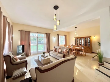 5 Bedroom House