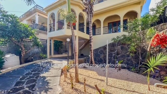 Beautiful double storey house with sea view in Albion