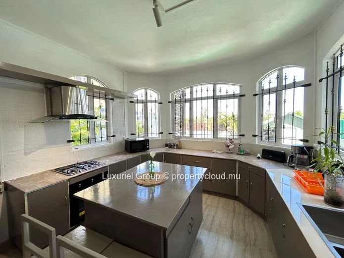  Villa À Louer À Péreybère – Confort Et Piscine Privative