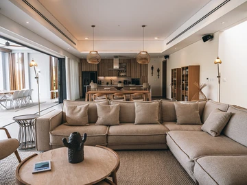 6 Bedroom Villa