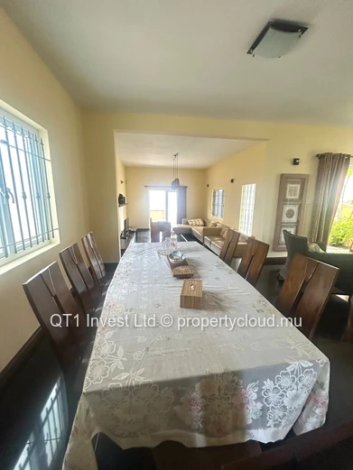 FURNISHED FAMILY VILLA FOR SALE – Grand Baie / Péreybère –