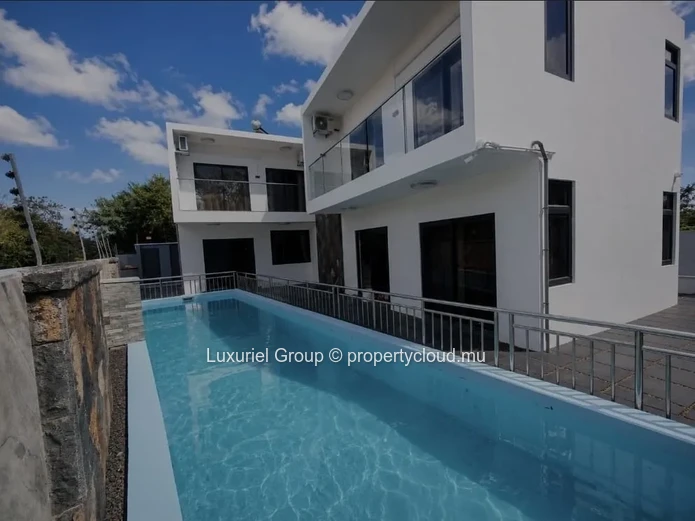 Modern and Spacious Duplexes for Rent in Pereybere