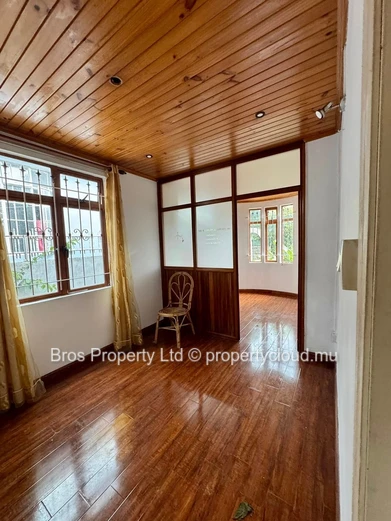 Rs 75,000/Month | Spacious Commercial Office for Rent in Curepipe