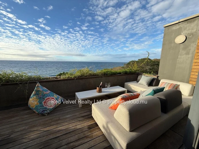 Penthouse meublé en front de mer avec vue sur l'océan à vendre — Flic en Flac