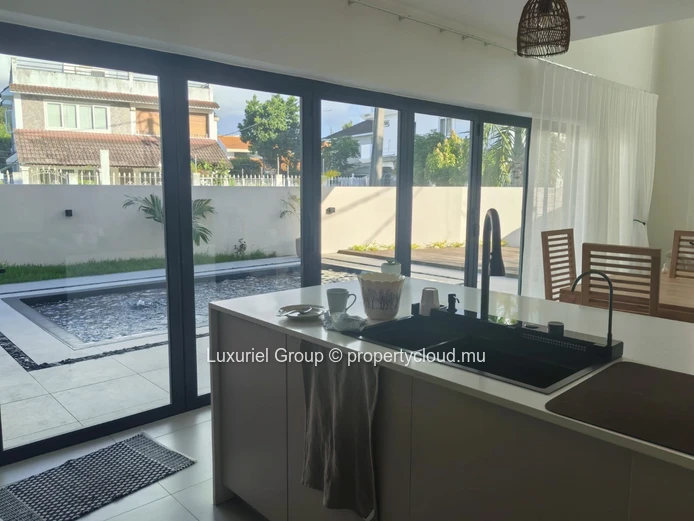 Villa moderne à louer à Trou aux Biches