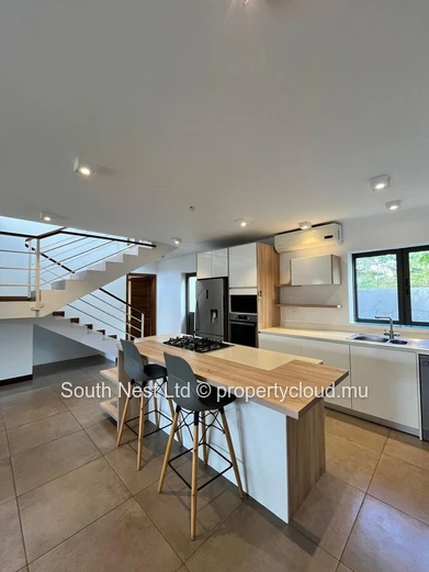 Villa contemporaine de 3 chambres en suite avec piscine privée dans une résidence sécurisée